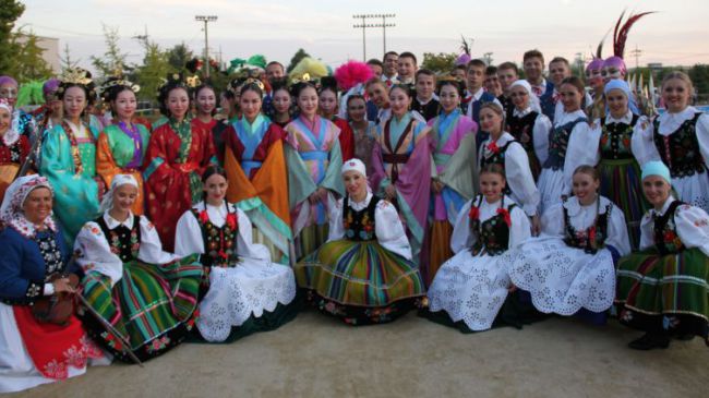 Koreańskie tancerki i my przed paradą